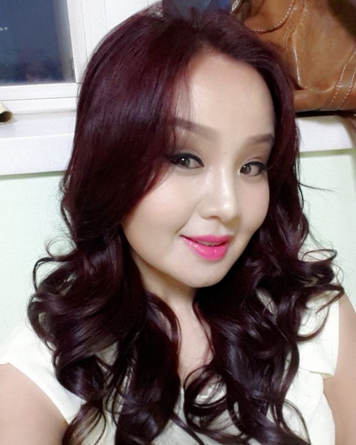 Жүжигчин Г.Нарансолонго гайхалтай бэлэг авчээ